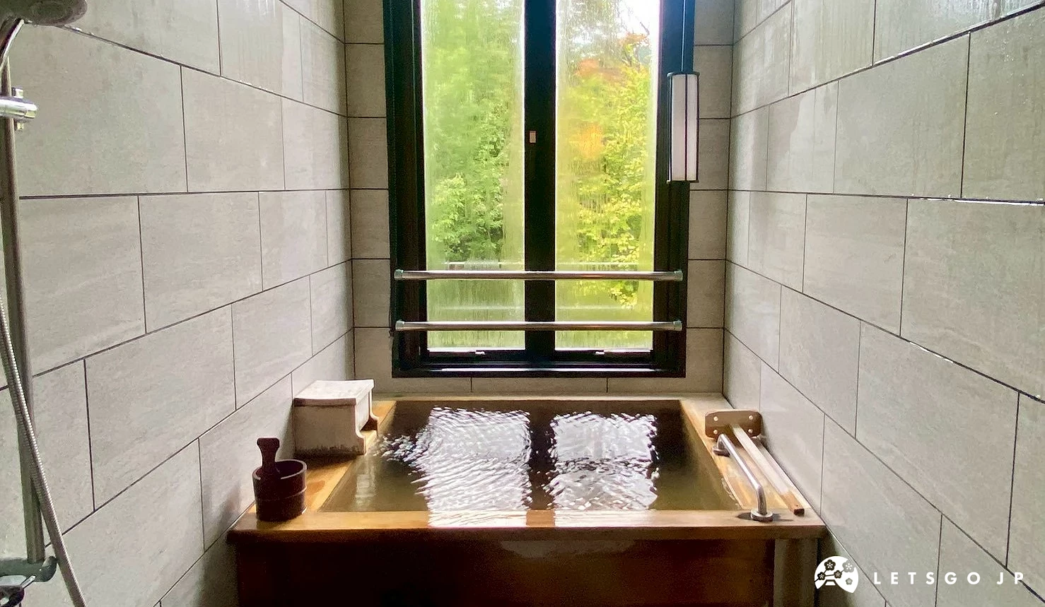 浴槽及窗外景色