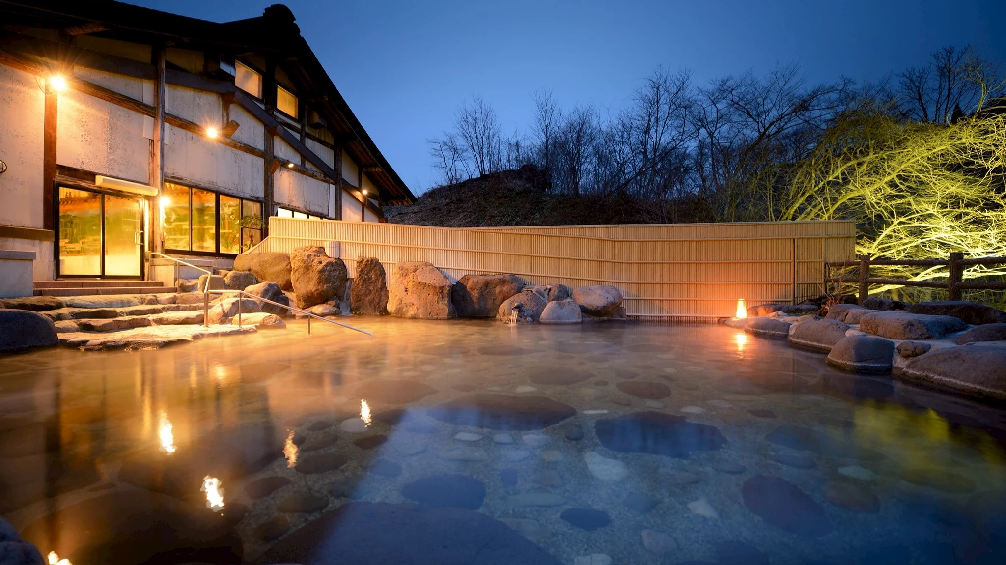 夜晚的Toyosawa乃湯