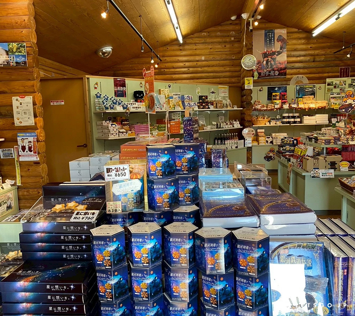 以宮澤賢治作品為主題的藍色系包裝點心盒和雜貨