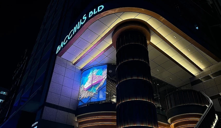 夜晚的商店外觀