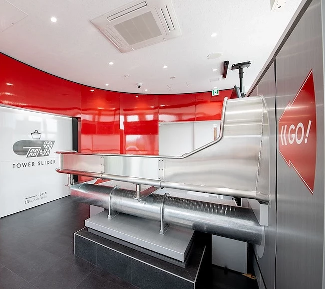 巨大溜滑梯入口