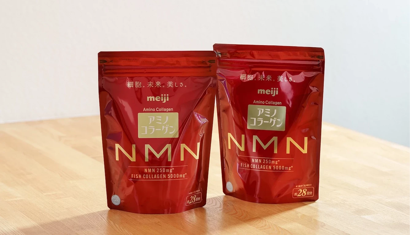 兩包放在木桌上的明治氨基膠原蛋白NMN升級版
