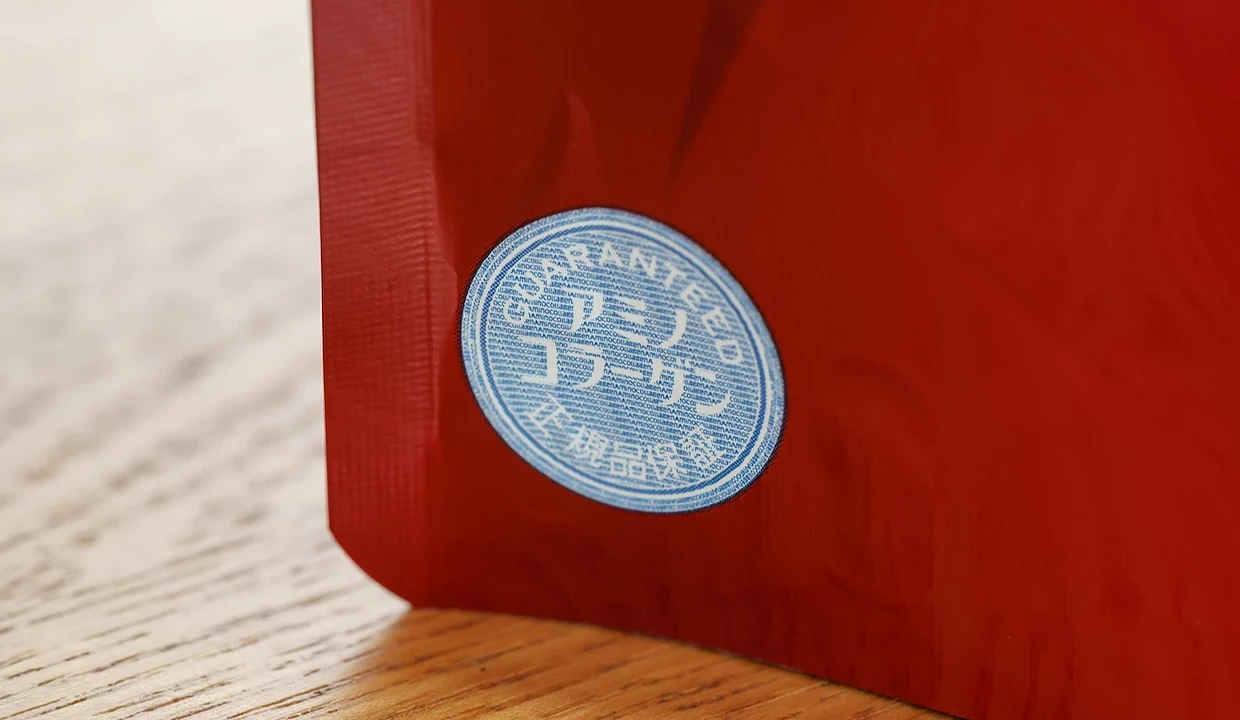 NMN膠原蛋白粉袋裝的特寫,強調特殊防偽設計。