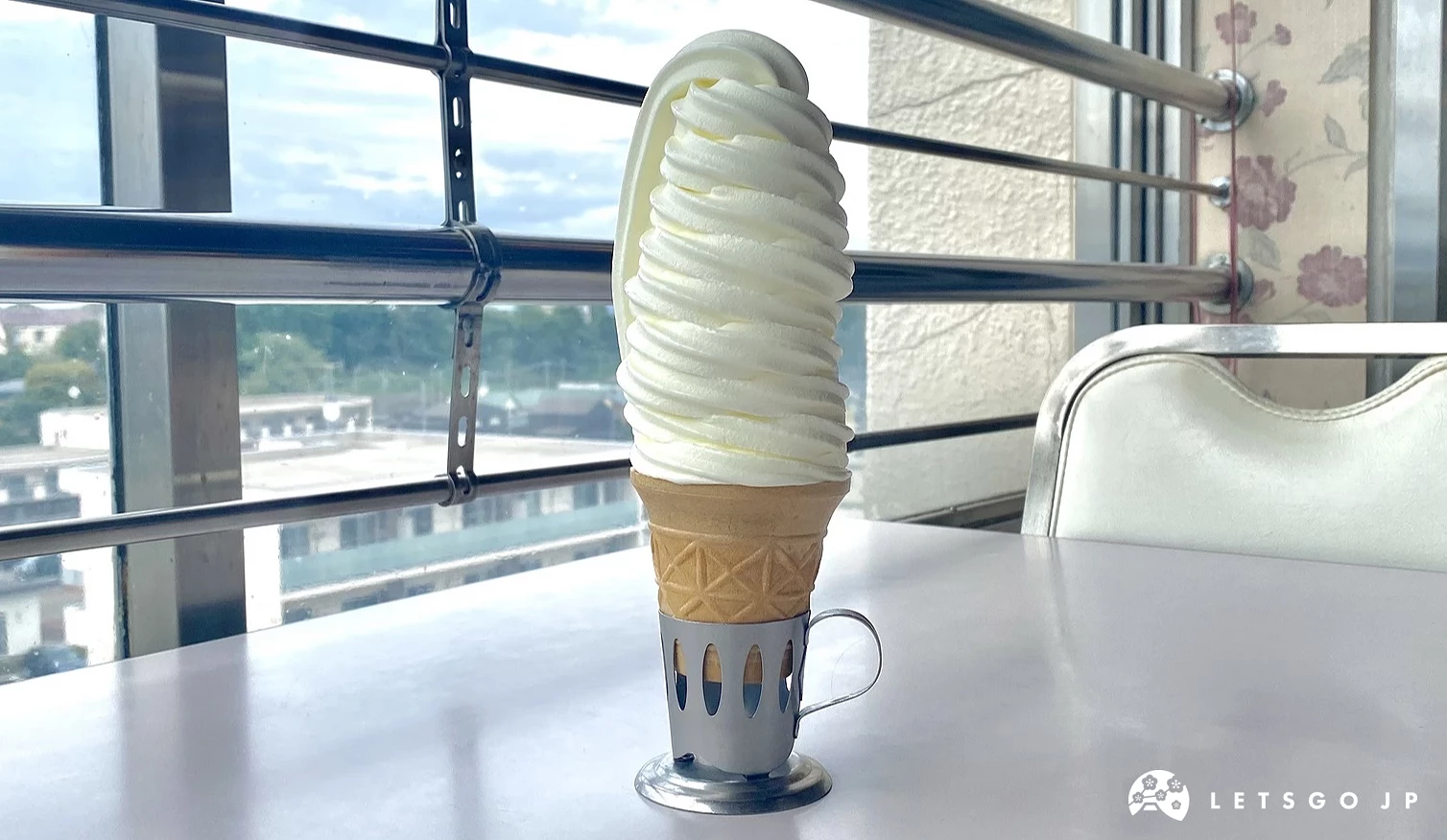 桌子上放十段霜淇淋