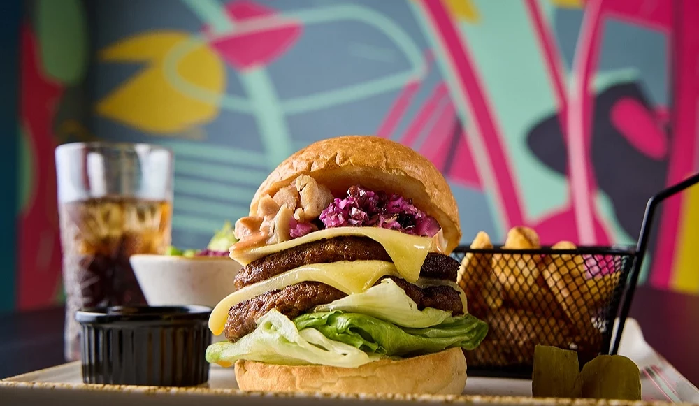 飯店招牌的起司雙層漢堡