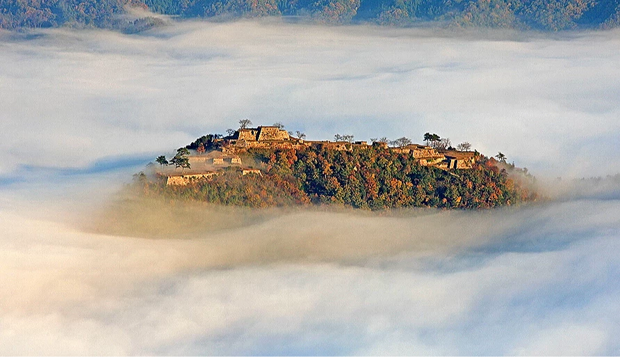 云海下的竹田城迹,天空之城