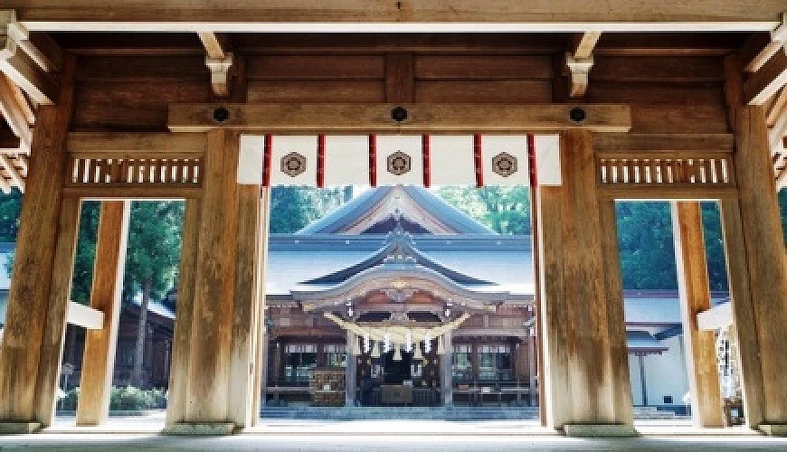 白山比咩神社本殿