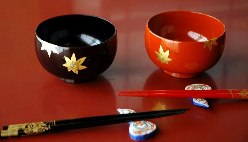 輪島塗製作的小碗和筷子