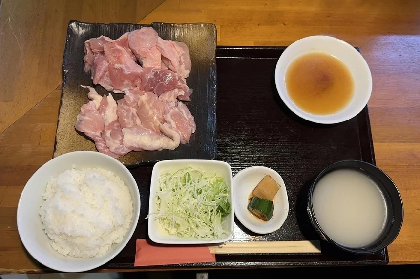 雞肉拼盤定食餐點照