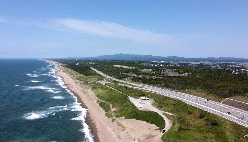 能登的海岸道路空拍
