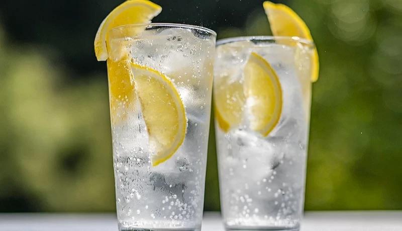 兩杯檸檬沙瓦