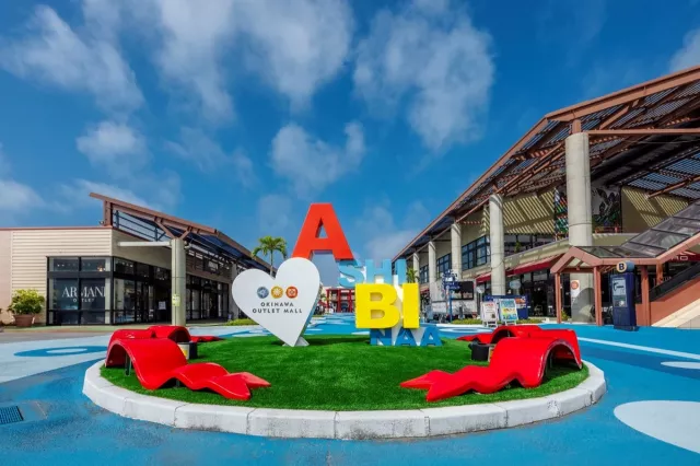 「沖繩 OUTLET ASHIBINAA 購物中心」2026推薦必買必吃攻略