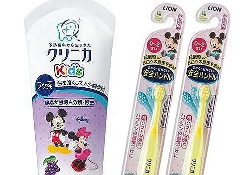 兒童牙膏牙刷 牙刷上印有米奇圖案