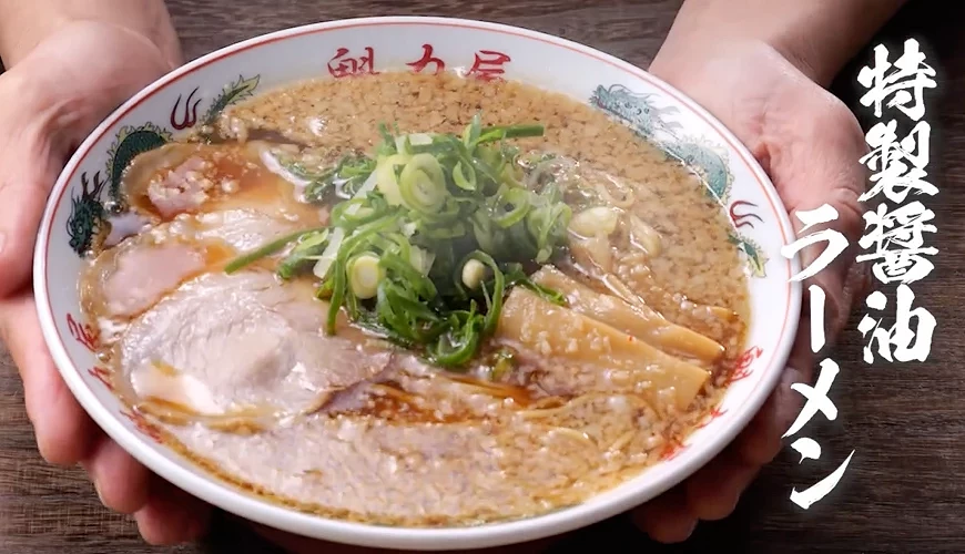 有叉烧笋丝的特制酱油拉面