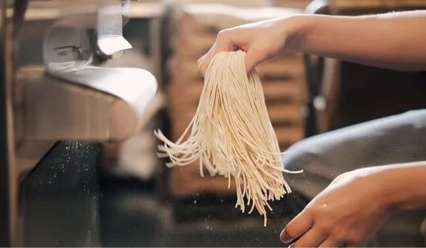 正在制面的模样