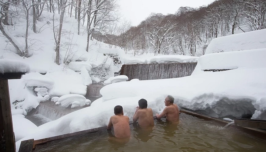 雪中的妙乃汤的金之汤露天风吕