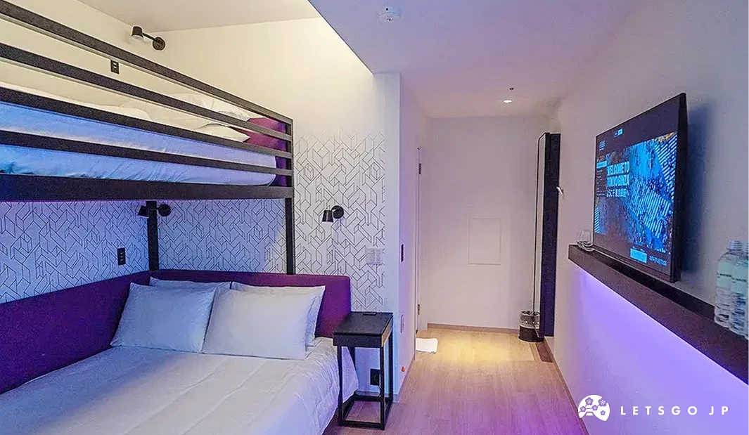 備有上下舖形式的房間