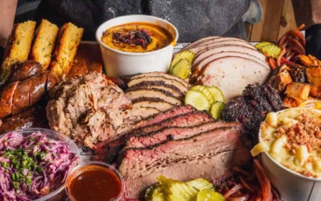 北谷燒肉推薦「肉與銀皿 Wagyu Smash」： 縣產A5和牛壽喜燒與炭火燒肉