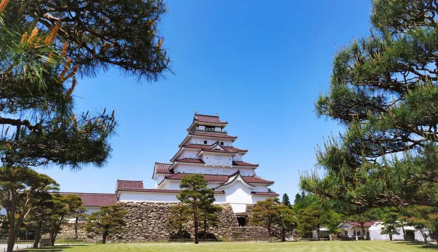 會津若松城（鶴城）：東北名城攻略｜交通門票、櫻花雪景與大內宿一日遊