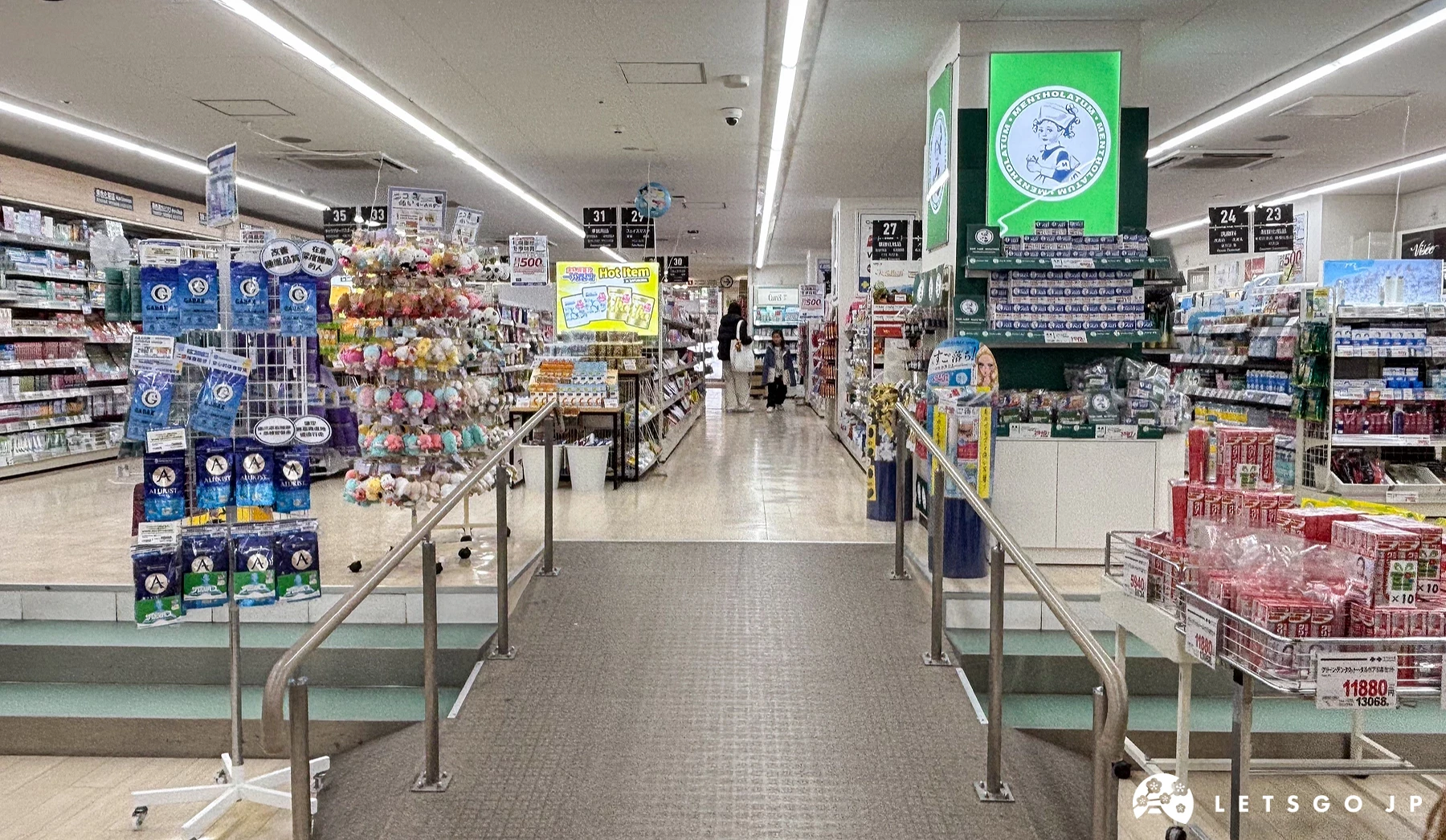 寬敞的店面與寬敞的走道