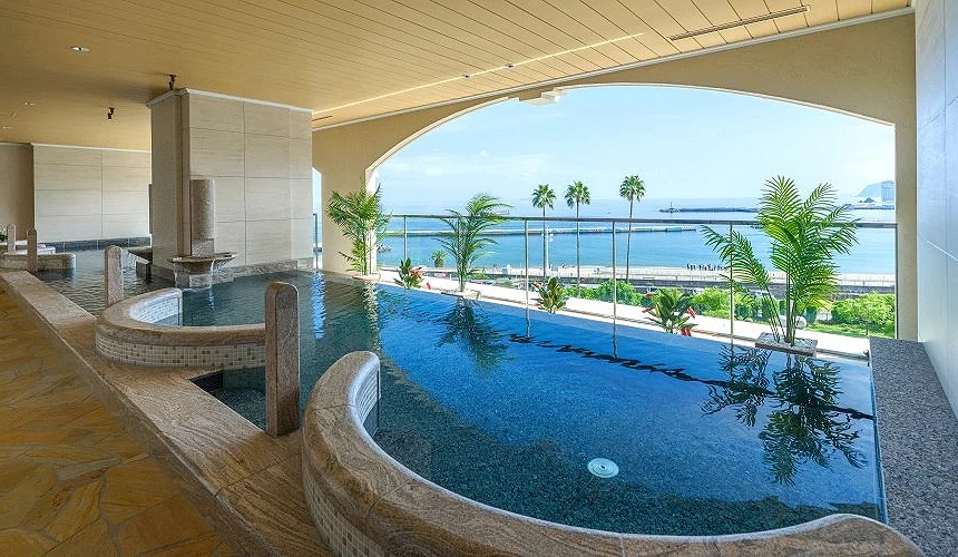 「LA VISTA 熱海 terrace」露天風呂與海景