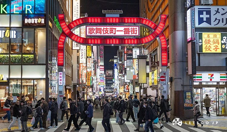 新宿歌舞伎町紅色拱門