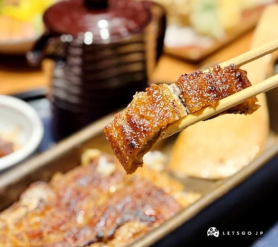 切段的蒲燒鰻魚酥脆且更好入口，很適合鰻魚飯三吃攝影：Angie
