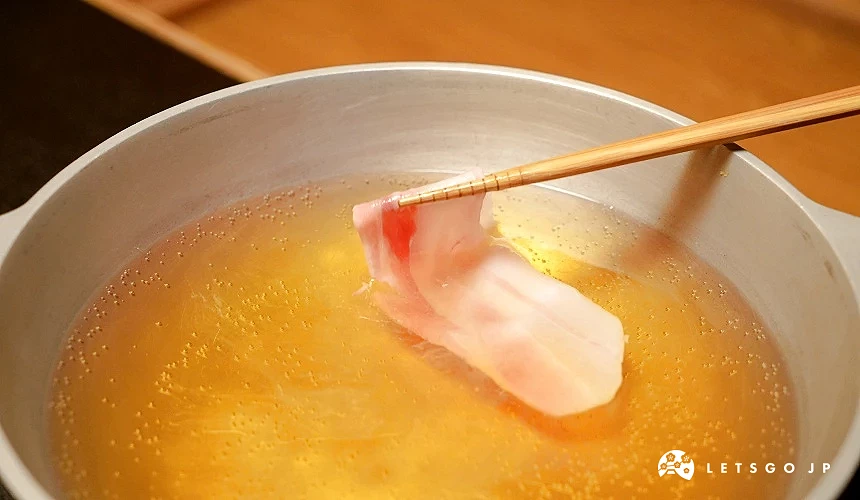 用鯖魚湯頭涮阿古豬肉