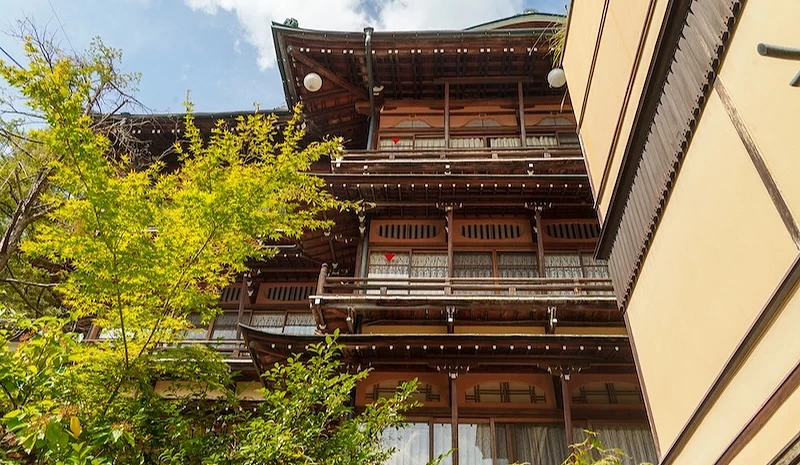 白天的长野金具屋温泉旅馆外观