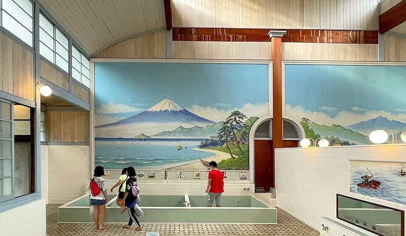 东京子宝汤钱汤富士山壁画浴场
