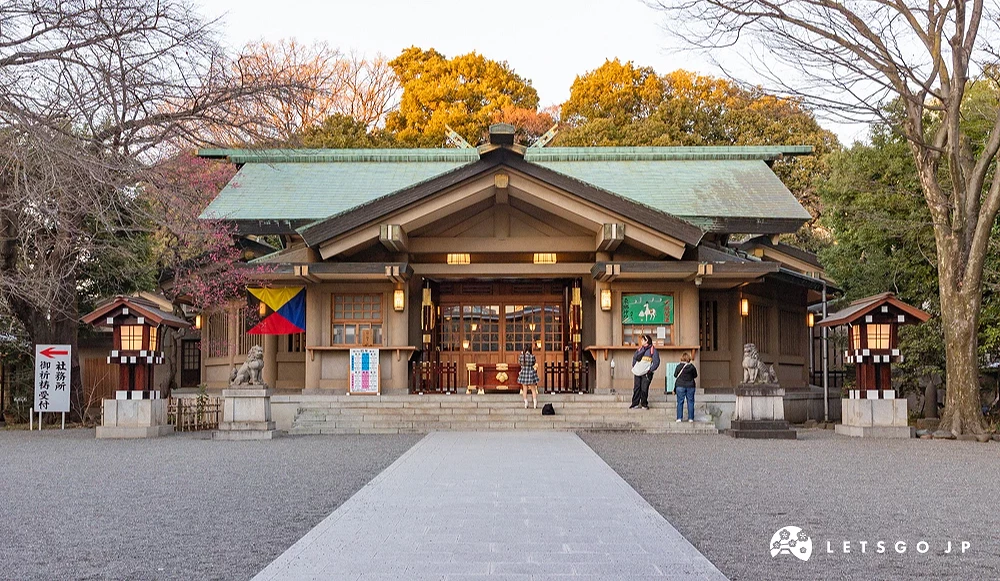 東鄉神社的綠屋頂和大走道