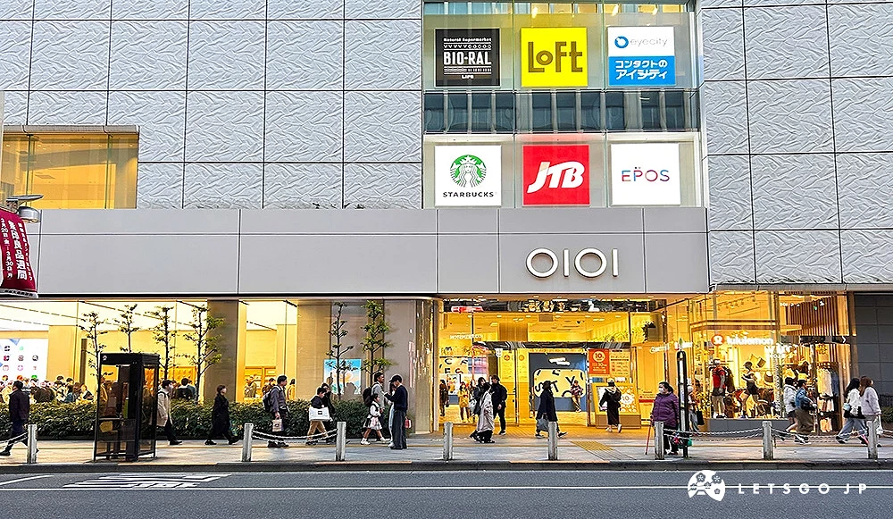 新宿丸井百货外墙,显示 LOFT、Starbucks 等品牌标志。