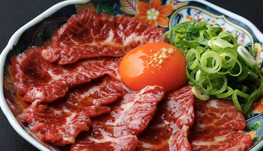 名物「幻之生橫隔膜肉(幻の生ハラミ)」提供:焼肉くるみ