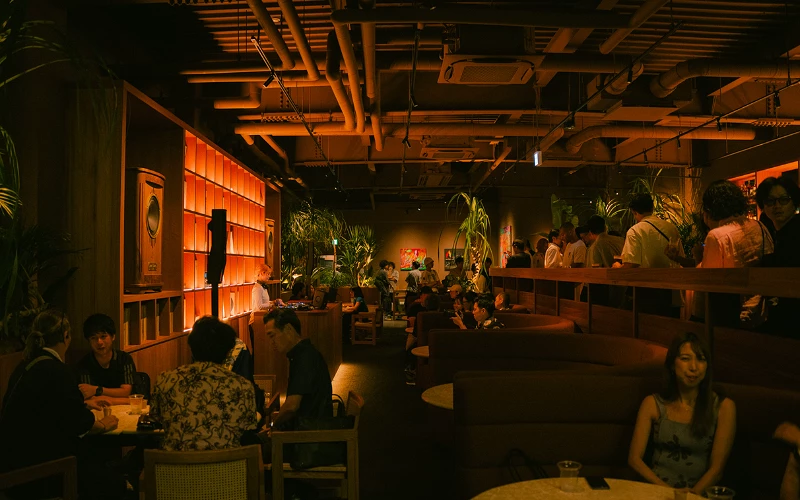 日本沖繩那霸餐酒館nuchibywpu夜間用餐環境