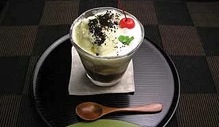 草津甜点奶油红豆寒天与冰淇淋樱桃甜品