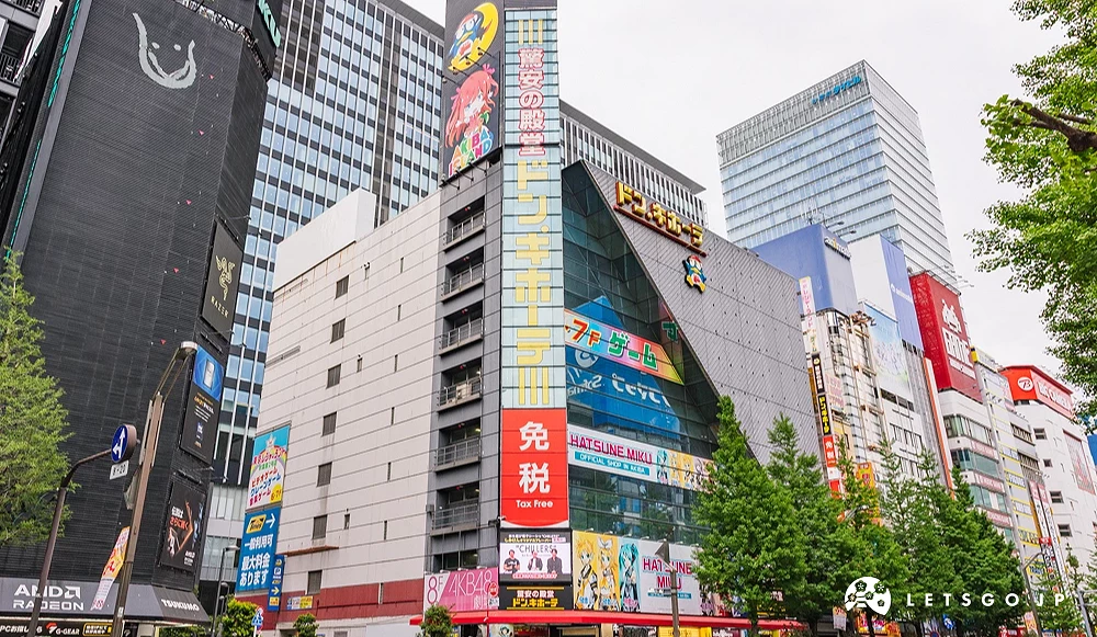非常大一棟的唐吉訶德