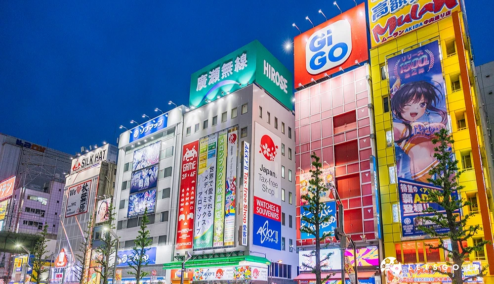 光彩奪目及色彩繽紛的秋葉原電器街夜景