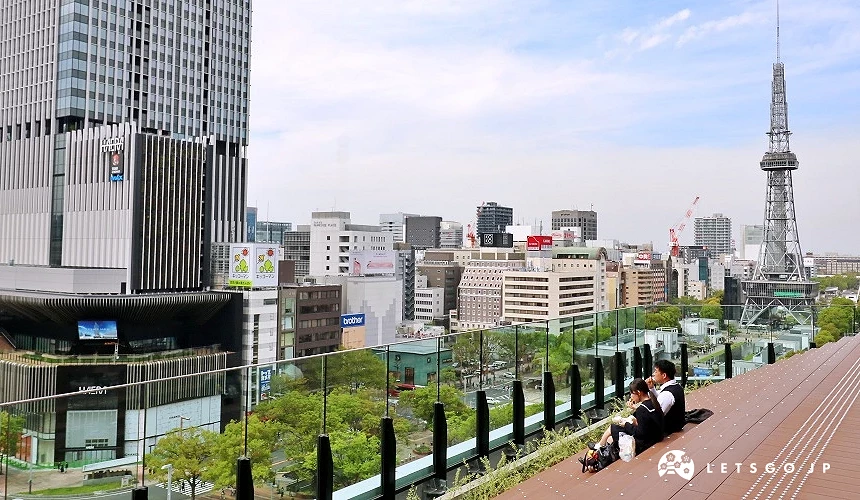 眼前就是榮商圈與MIRAI TOWER的廣場階梯