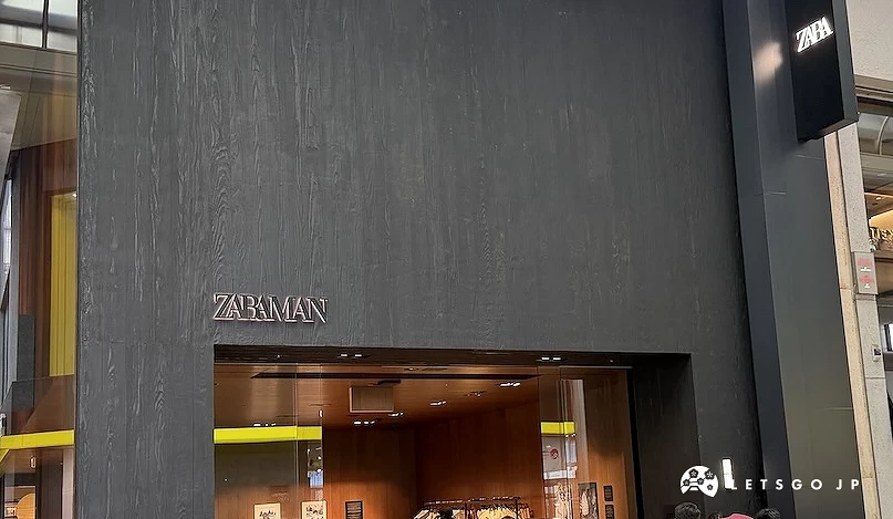 ZARA MAN 心齋橋店的黑色質感外牆