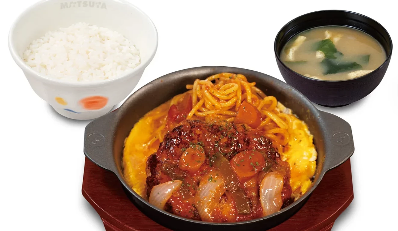 松屋期间限定的西条铁板拿坡里义大利面汉堡排定食