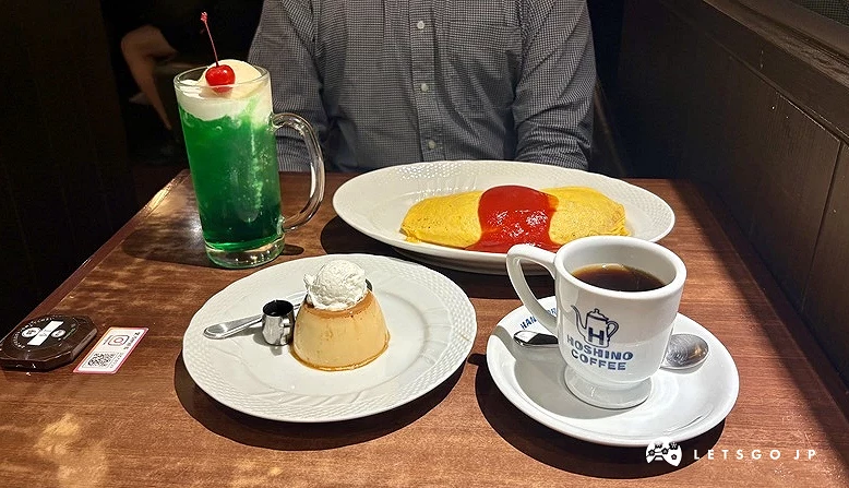 星乃咖啡店昭和布丁和蛋包饭,饮料搭配星乃综合咖啡和哈密瓜汽水