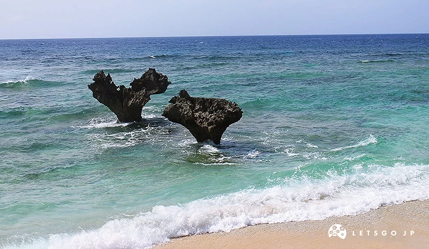 Tinu 海灘的愛心形狀珊瑚礁岩「心形岩(ハートロック)」