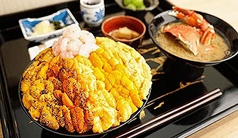 铺满海胆蟹肉的豪华海鲜丼套餐