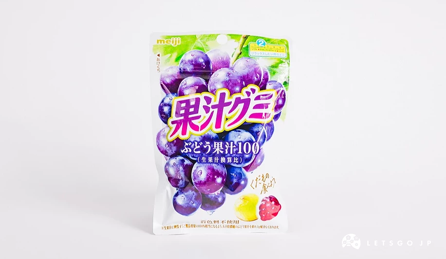 白色包装袋,印有果汁グミ字样与整串紫色葡萄图案