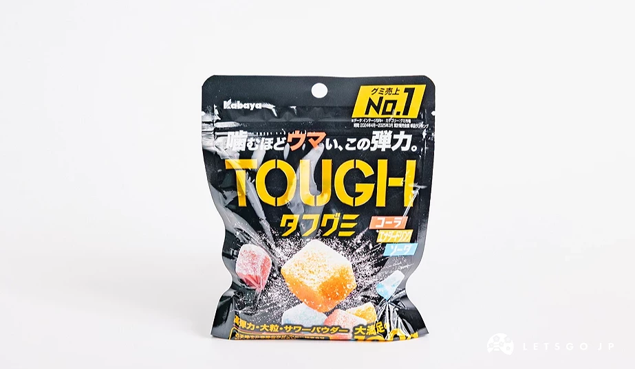 黑色包装袋,印有黄色 TOUGH 字样与方形软糖图案