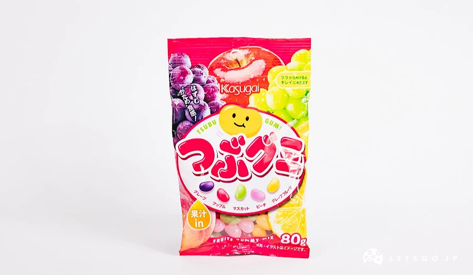 红色包装袋,印有多种水果图案与各色豆状软糖