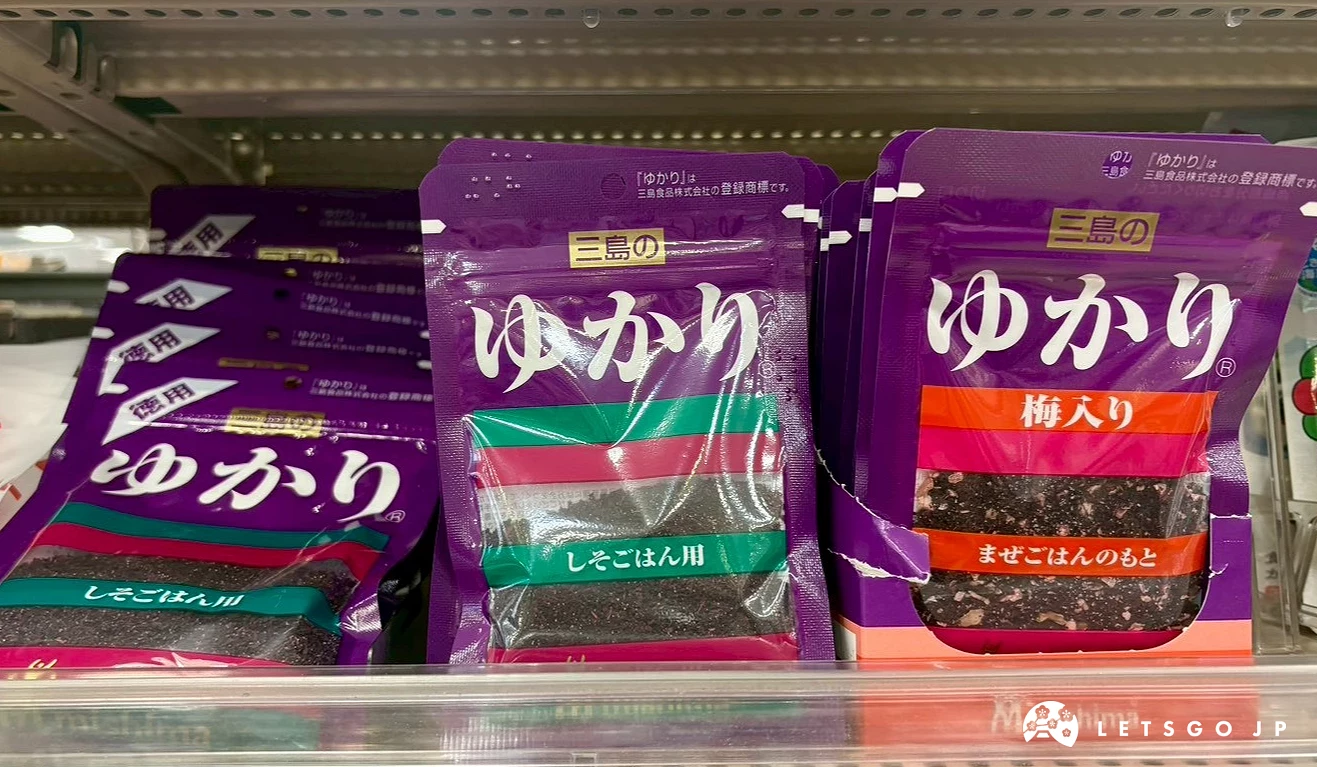 三岛紫苏香松以其鲜艳的紫色、酸甜风味与独特的红紫苏香气深受喜爱