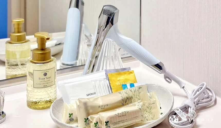 房內的盥洗用品與Refa吹風機