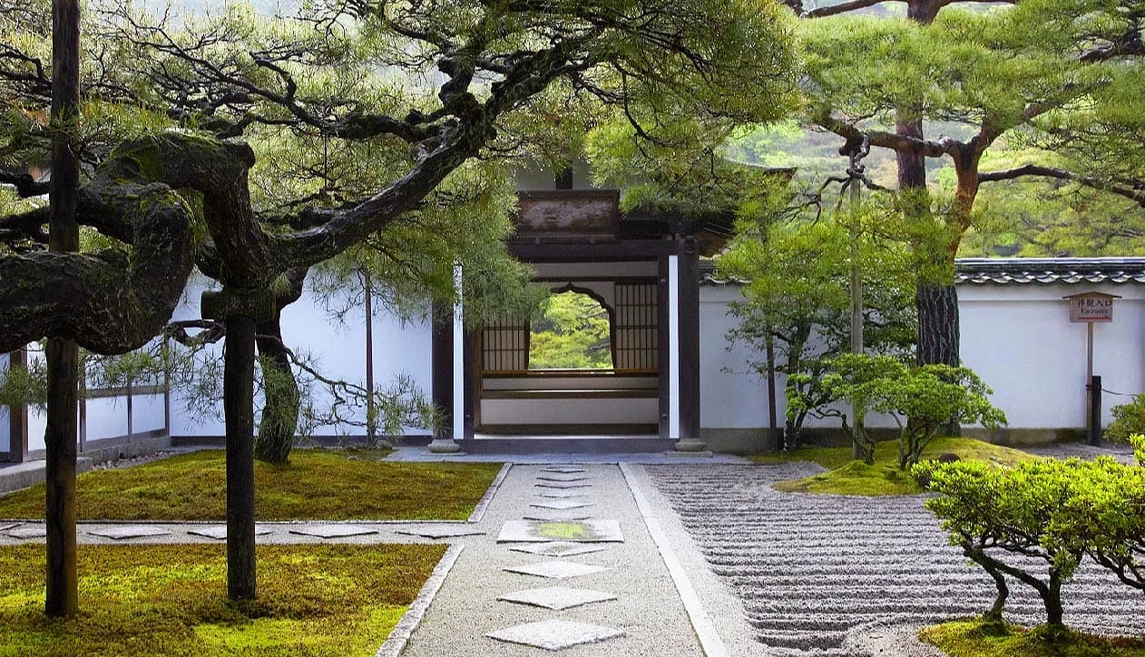 銀閣寺入口石頭路與枯山水