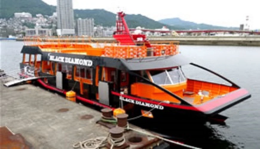 靠岸中的高島海上交通觀光船黑珍珠號